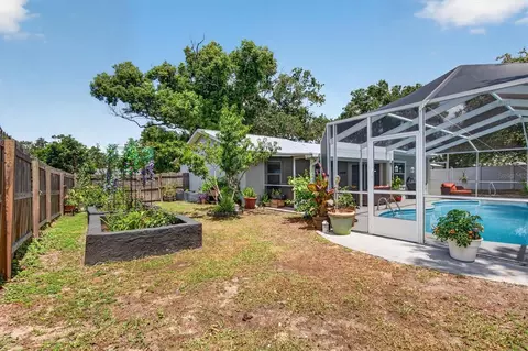 Exterior - 508 Cocoplum Dr, Seffner, FL 33584 photo 16 of 18