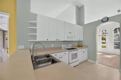 Kitchen - 10303 Tarragon Dr, Riverview, FL 33569 photo 3 of 4