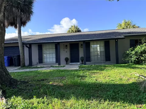 8209 Vassar Cir, Tampa, FL 33634