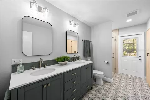 Bath - 2995 Exeter Dr, Clearwater, FL 33761 photo 3 of 7