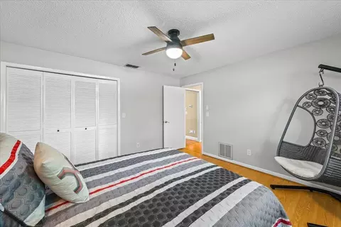 Bedroom - 2995 Exeter Dr, Clearwater, FL 33761 photo 4 of 5