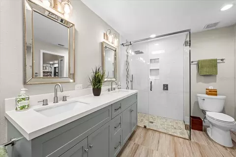 Bath - 2995 Exeter Dr, Clearwater, FL 33761 photo 2 of 7