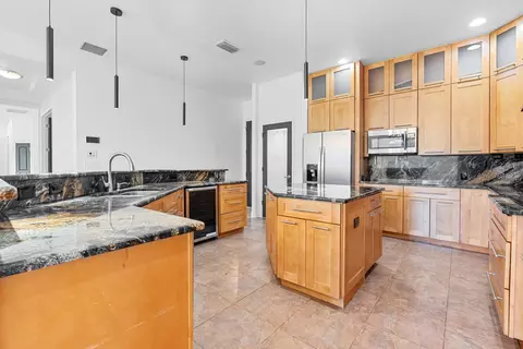 Kitchen - 11250 Mcmullen Rd, Riverview, FL 33569 photo 2 of 4