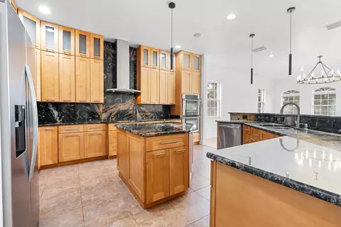 Kitchen - 11250 Mcmullen Rd, Riverview, FL 33569 photo 3 of 4