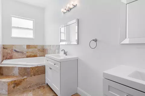 Bath - 11250 Mcmullen Rd, Riverview, FL 33569 photo 3 of 12