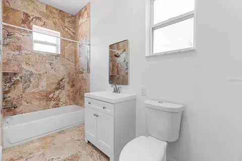 Bath - 11250 Mcmullen Rd, Riverview, FL 33569 photo 7 of 12