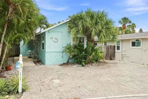 Exterior - 13123 4th St E, Madeira Beach, FL 33708 photo 2 of 10