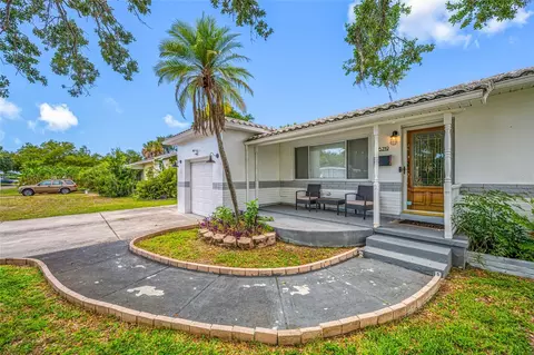 6219 Hampton Dr N, Saint Petersburg, FL 33710