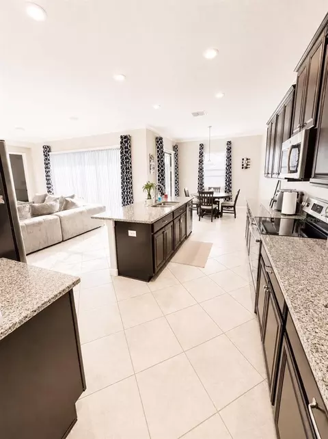 Kitchen - 11614 Sunburst Marble Rd, Riverview, FL 33579 photo 3 of 6