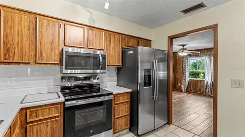 Kitchen - 2742 Dad Weldon Rd, Dover, FL 33527 photo 2 of 2
