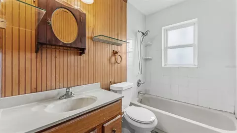 Bath - 2742 Dad Weldon Rd, Dover, FL 33527 photo 1 of 2