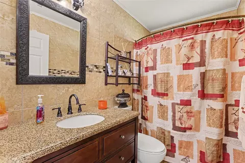 Bath - 1102 Vinetree Dr, Brandon, FL 33510 photo 3 of 3