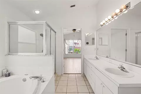 Bath - 1102 Vinetree Dr, Brandon, FL 33510 photo 2 of 3