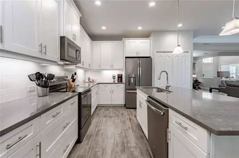 Kitchen - 1117 Thornbury Dr, Parrish, FL 34219 photo 2 of 3