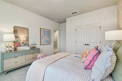 Bedroom - 10704 Oak Bend Dr, Parrish, FL 34219 photo 4 of 4
