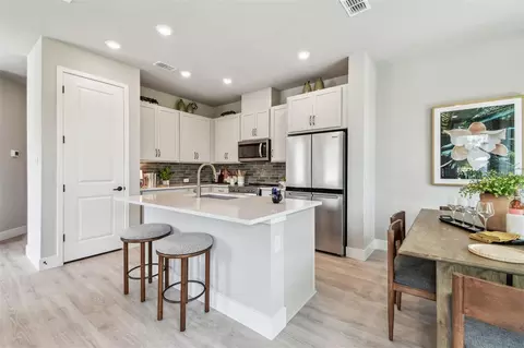 Kitchen - 10704 Oak Bend Dr, Parrish, FL 34219 photo 2 of 6