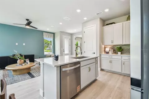 Kitchen - 10704 Oak Bend Dr, Parrish, FL 34219 photo 3 of 6