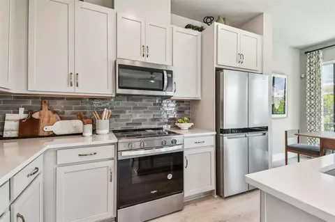 Kitchen - 10704 Oak Bend Dr, Parrish, FL 34219 photo 5 of 6