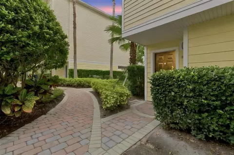 9801 Meadow Field Cir, Tampa, FL 33626