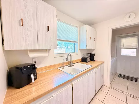 Kitchen - 9509 Miracle Dr, Spring Hill, FL 34608 photo 4 of 4