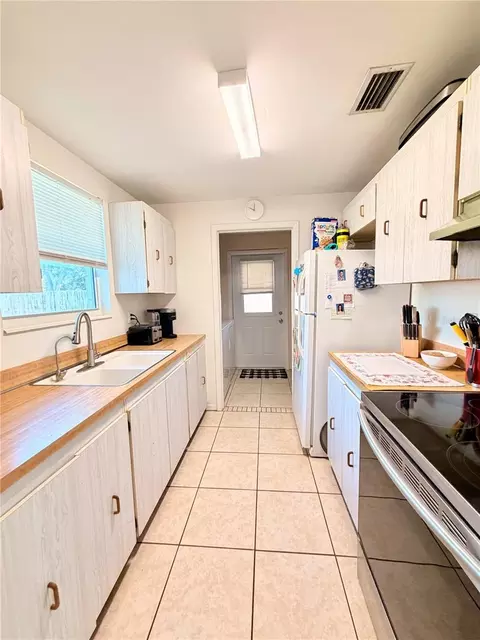 Kitchen - 9509 Miracle Dr, Spring Hill, FL 34608 photo 3 of 4
