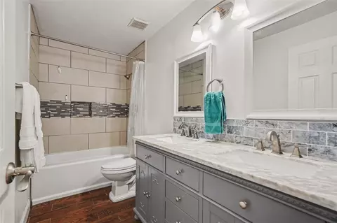 Bath - 12410 Driftstone Way, Riverview, FL 33569 photo 2 of 3