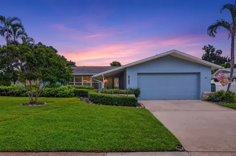 9795 Portside Dr, Seminole, FL 33776