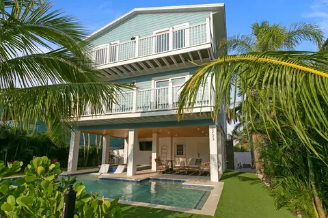 2203 Avenue B, Bradenton Beach, FL 34217