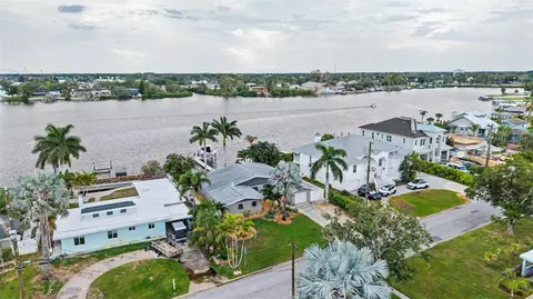 704 Bayshore Dr, Tarpon Springs, FL 34689