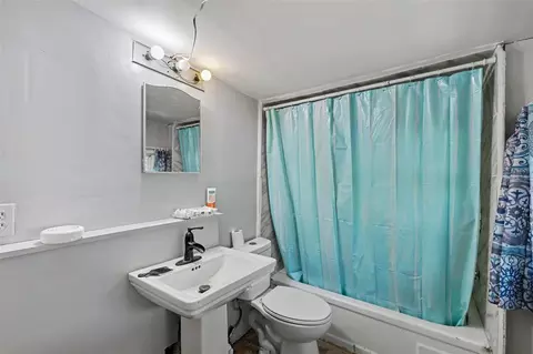Bath - 4030 N Lasso Ter, Hernando, FL 34442 photo 1 of 2
