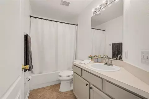 Bath - 13102 Early Run Ln, Riverview, FL 33578 photo 3 of 3