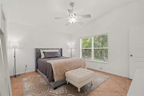 Bedroom - 13102 Early Run Ln, Riverview, FL 33578 photo 3 of 4