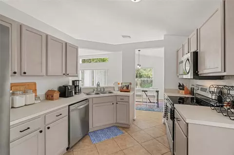Kitchen - 13102 Early Run Ln, Riverview, FL 33578 photo 3 of 4