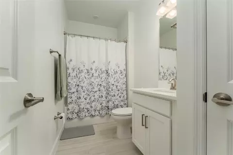 Bath - 12592 Lily Quartz Loop, Parrish, FL 34219 photo 2 of 3