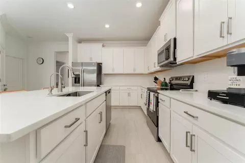 Kitchen - 12592 Lily Quartz Loop, Parrish, FL 34219 photo 4 of 6