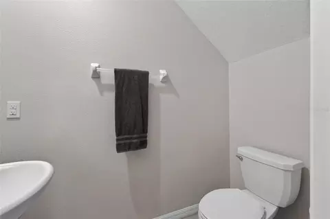Bath - 5035 Sable Chime Dr, Wimauma, FL 33598 photo 2 of 7