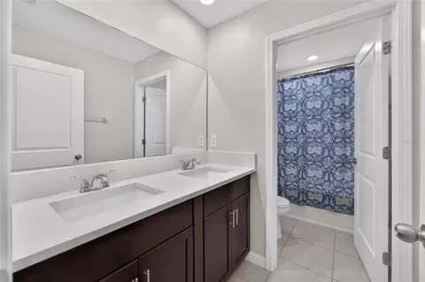 Bath - 5035 Sable Chime Dr, Wimauma, FL 33598 photo 6 of 7
