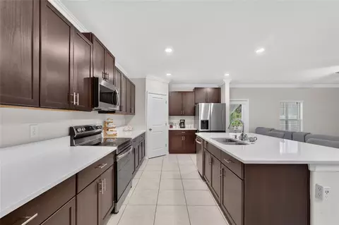 Kitchen - 5035 Sable Chime Dr, Wimauma, FL 33598 photo 2 of 5