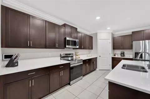 Kitchen - 5035 Sable Chime Dr, Wimauma, FL 33598 photo 3 of 5