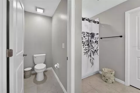 Bath - 5035 Sable Chime Dr, Wimauma, FL 33598 photo 5 of 7