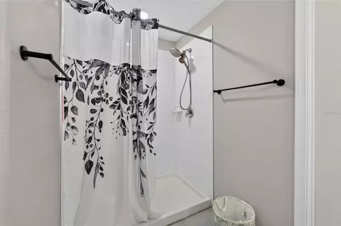 Bath - 5035 Sable Chime Dr, Wimauma, FL 33598 photo 4 of 7