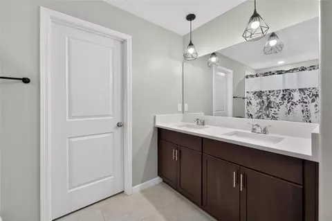 Bath - 5035 Sable Chime Dr, Wimauma, FL 33598 photo 3 of 7