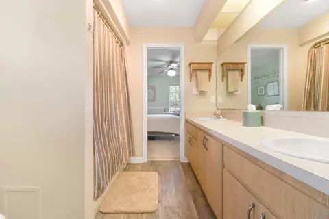 Bath - 13221 Tom Gallagher Rd, Dover, FL 33527 photo 2 of 3