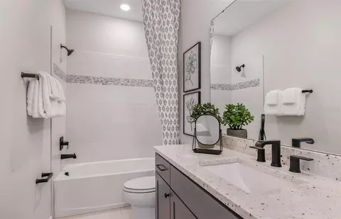 Bath - 4404 SW 82nd Loop, Ocala, FL 34476 photo 3 of 4