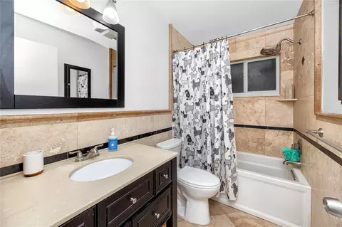 Bath - 1744 Harbor Cir E, Largo, FL 33770 photo 3 of 4