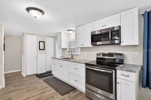 Kitchen - 2000 E Bay Dr #33, Largo, FL 33771 photo 3 of 4
