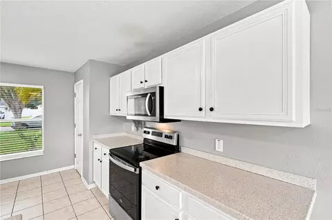 Kitchen - 10922 Subtle Trail Dr, Riverview, FL 33579 photo 3 of 4