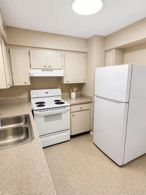 Kitchen - 5222 Bogdonoff Dr, Seffner, FL 33584 photo 1 of 2