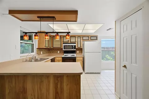 Kitchen - 12151 76th St, Largo, FL 33773 photo 3 of 5