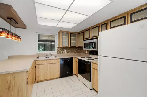 Kitchen - 12151 76th St, Largo, FL 33773 photo 2 of 5